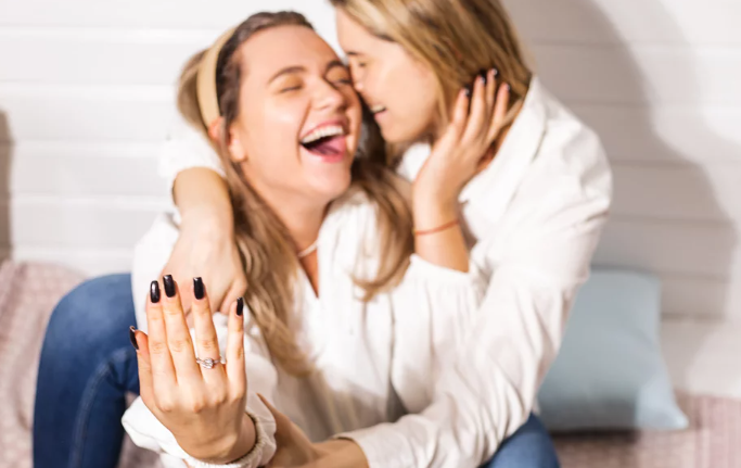 Quel est le meilleur cadeau pour les fiançailles d'une sœur ?