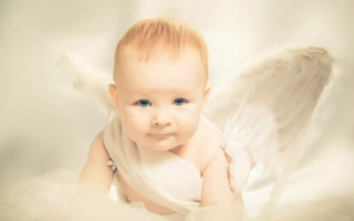 70 prénoms pour trouver un nom de bébé faisant référence à Dieu