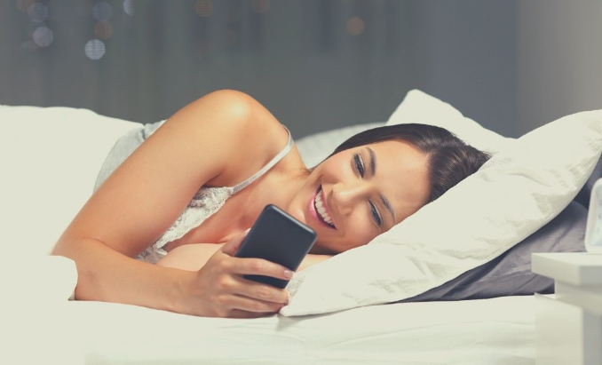 20 exemples de messages pour souhaiter bonne nuit à une fille le soir