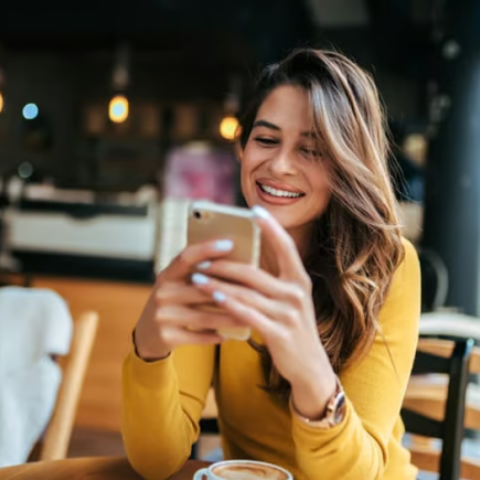 Comment complimenter efficacement un homme par SMS 