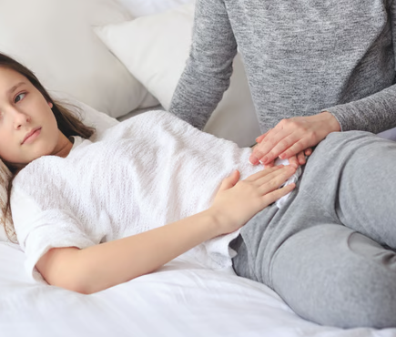 Comment un garçon peut aider sa copine pendant ses règles