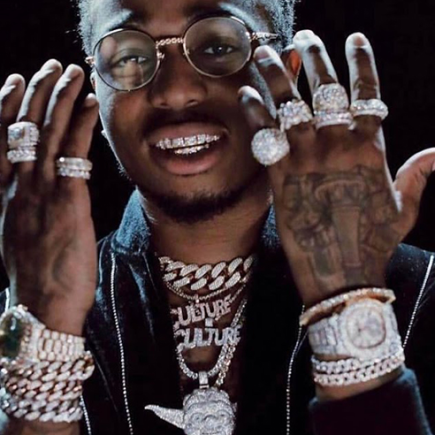 Pourquoi les rappeurs portent-ils de gros bijoux ?