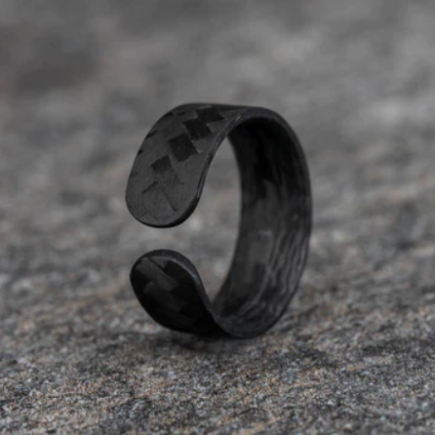 La fibre de carbone est-elle une bonne option pour vos bijoux ?