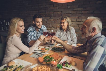 Qu’apporter au dîner de Thanksgiving chez la famille de votre petit ami