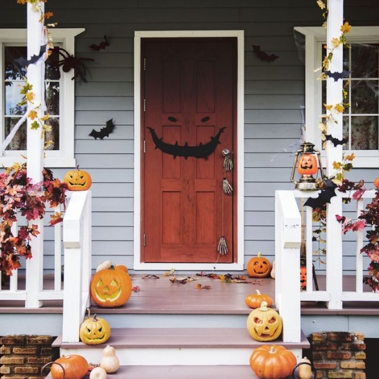 Comment décorer votre porte pour Halloween avec style?