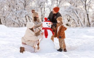 Comment construire un bonhomme de neige pour les enfants ?