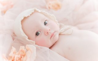Comment choisir un prénom porte-bonheur pour un bébé fille