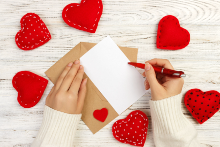 Quoi écrire à son petit-ami sur une carte pour la Saint-Valentin?