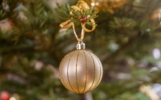 Une petite boule sur le sapin