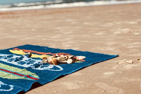 Pourquoi votre serviette de plage finit toujours par ressembler à un torchon crasseux (et comment y remédier)