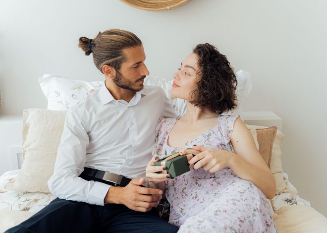 90+ questions profondes à poser à votre petite amie qui renforceront votre lien
