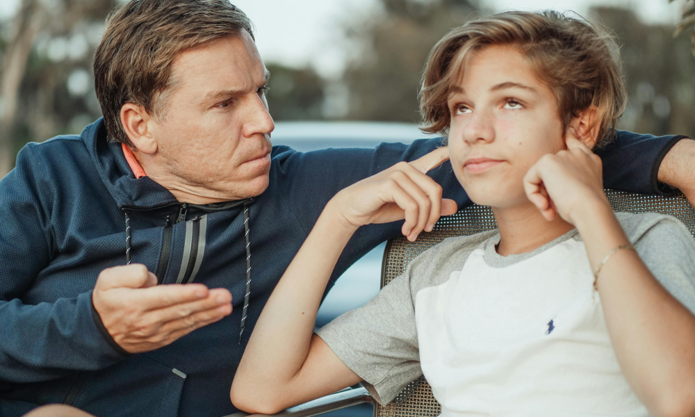 Quand votre enfant de 12 ans fait la sourde oreille : décrypter cette étape délicate