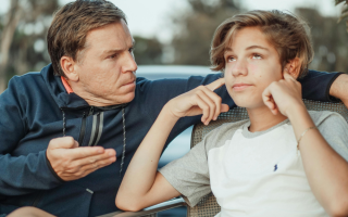 Quand votre enfant de 12 ans fait la sourde oreille : décrypter cette étape délicate