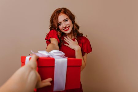Le Guide (Presque) Infailible du Cadeau d'Anniversaire pour Elle : Les Secrets Piqués sur les Forums pour Viser Juste
