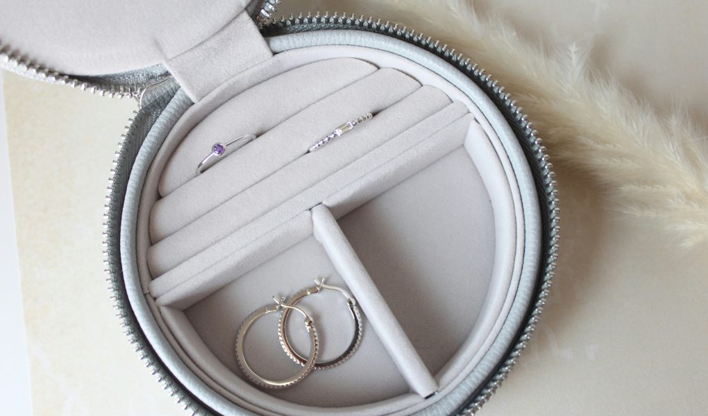 6 Conseils pour comment préserver son écrin : Le guide pour nettoyer vos boîtes à bijoux