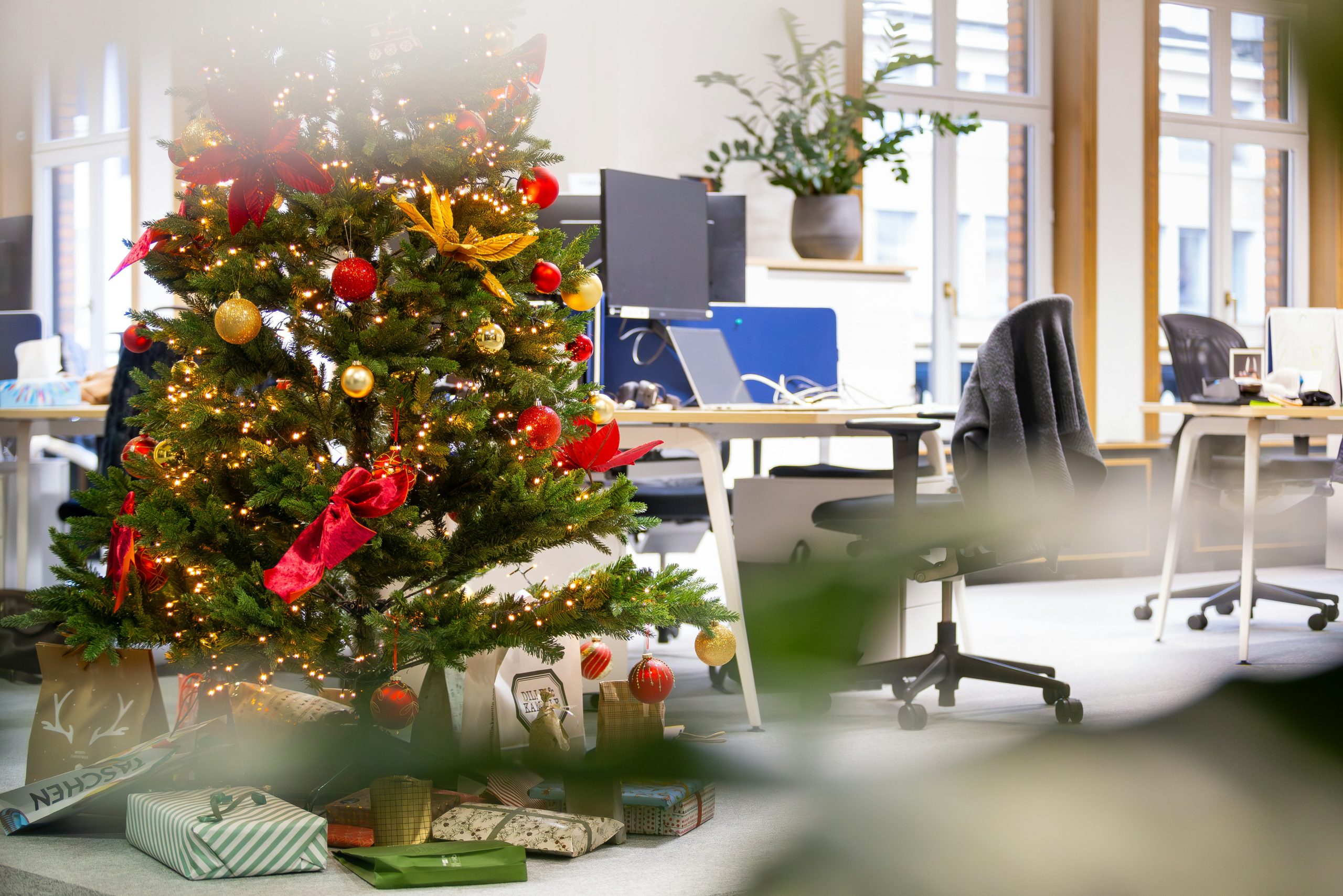 50 Idées pour une Fête de Noël au Bureau en 2025 (Garanti Sans Ennui !)