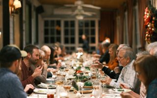 9 histoires de Noël express à raconter à table quand les enfants s'agitent