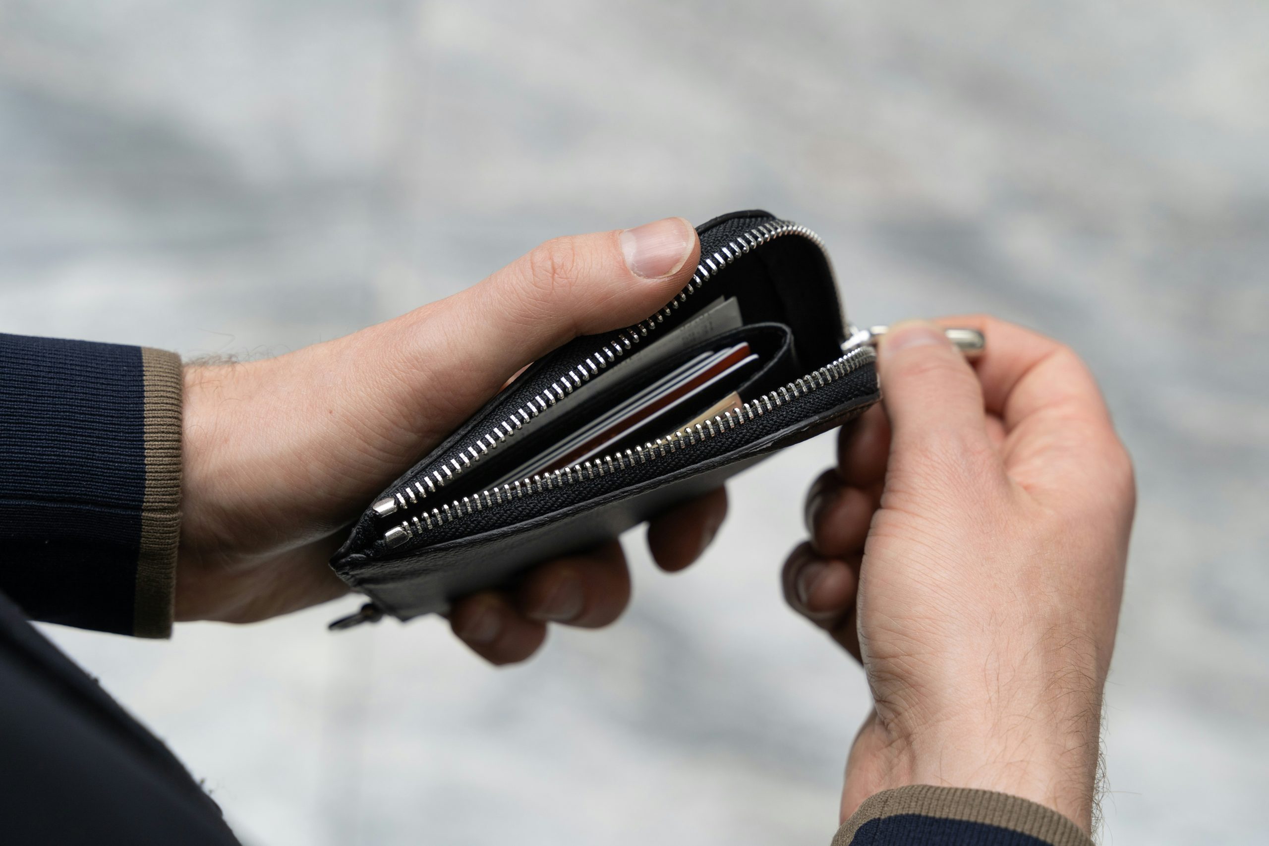 Pourquoi offrir un portefeuille personnalisé reste LE cadeau qui marque vraiment