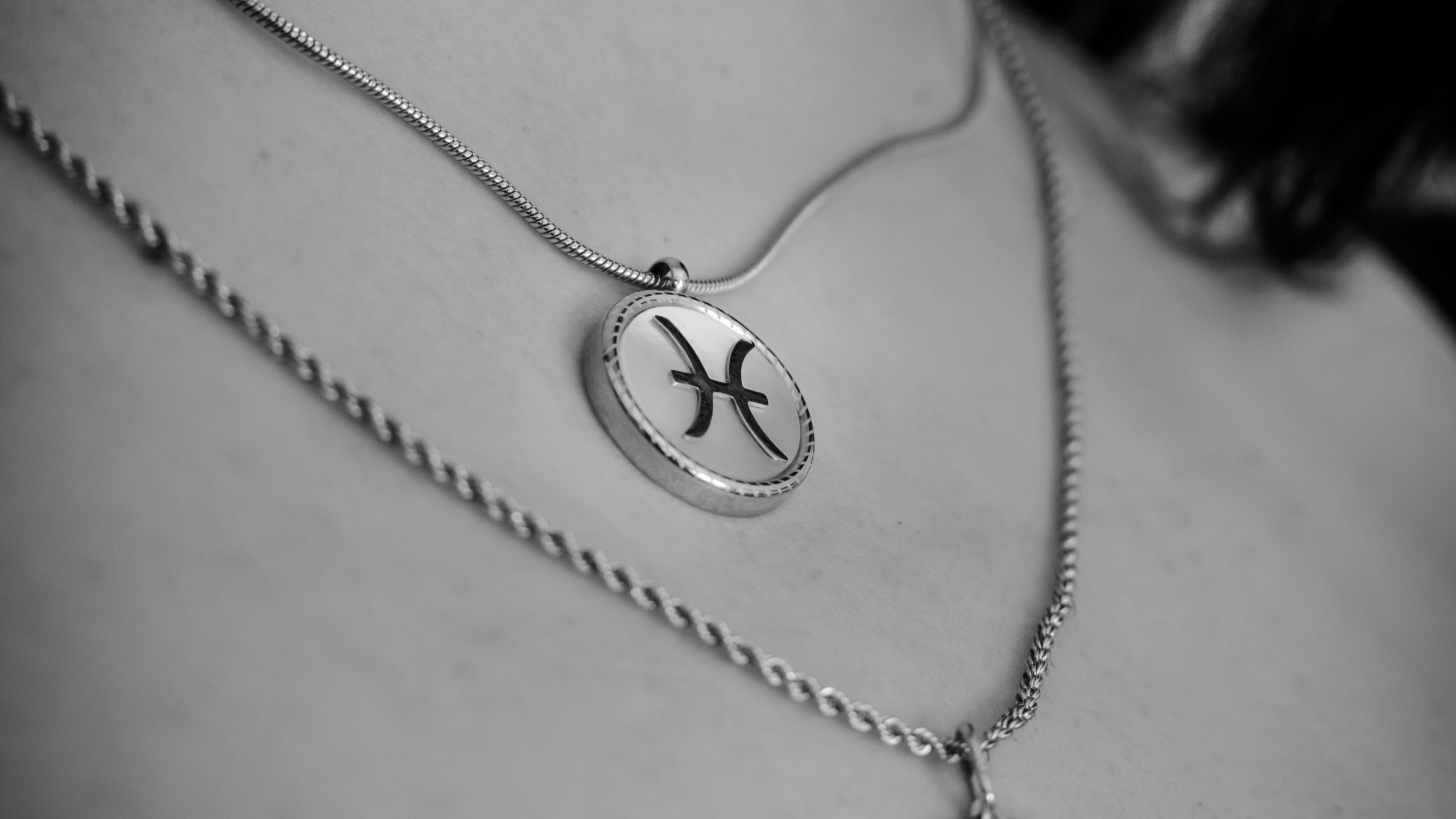 Poissons vs Bélier : quel cadeau offrir selon leur signe astrologique en mars ?