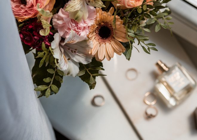 Bijoux Personnalisés ou Bouquet de Fleurs : Quel Cadeau Raconte la Plus Belle Histoire ?