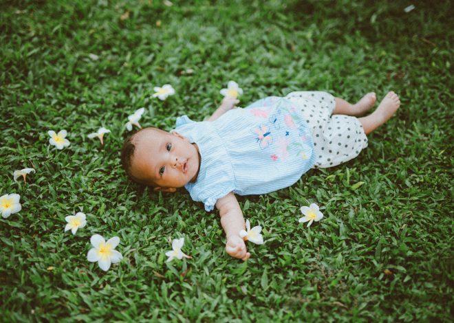 Accueillir un Nouveau-Né : Les Traits Caractéristiques et Uniques des Bébés du Printemps