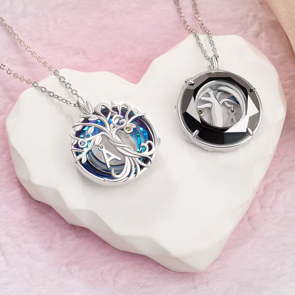 un collier en cristal et argent sterling personnalisé avec pierre de naissance