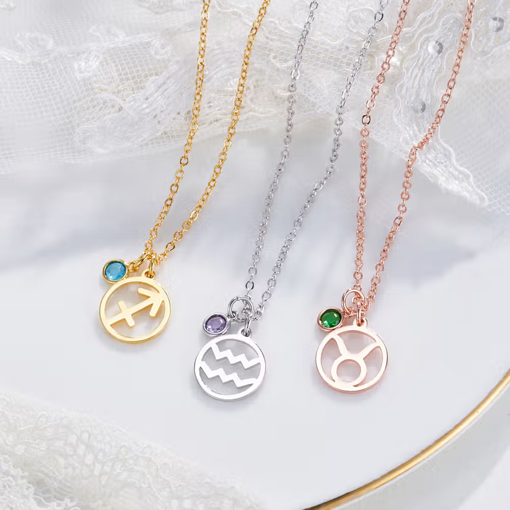 collier de pierres de naissance personnalisé avec signe astrologique