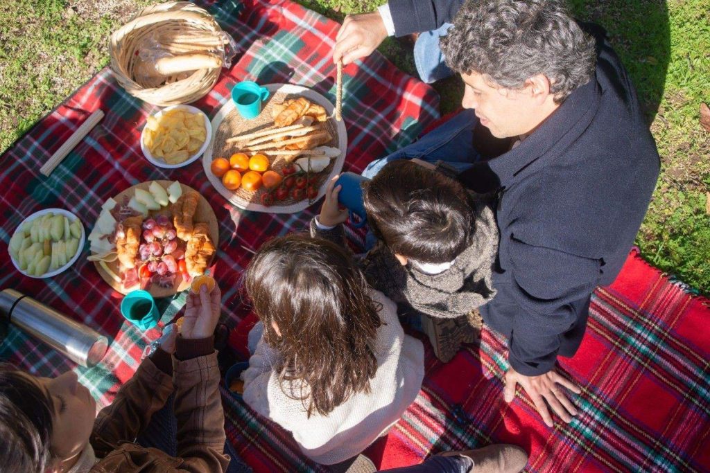 organiser un pique-nique avec famille en vacances d'été