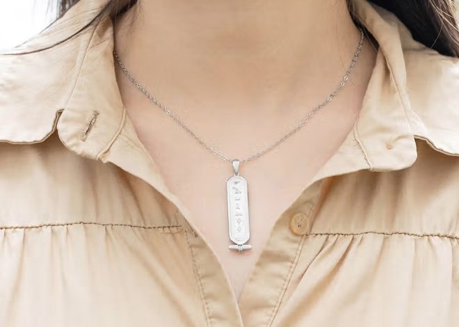 Cartouche égyptien : la signification d’un collier personnalisé avec prénom en hiéroglyphes