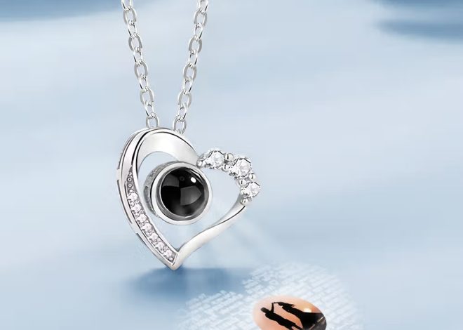 Collier photo personnalisé à projection : un message d’amour caché à révéler