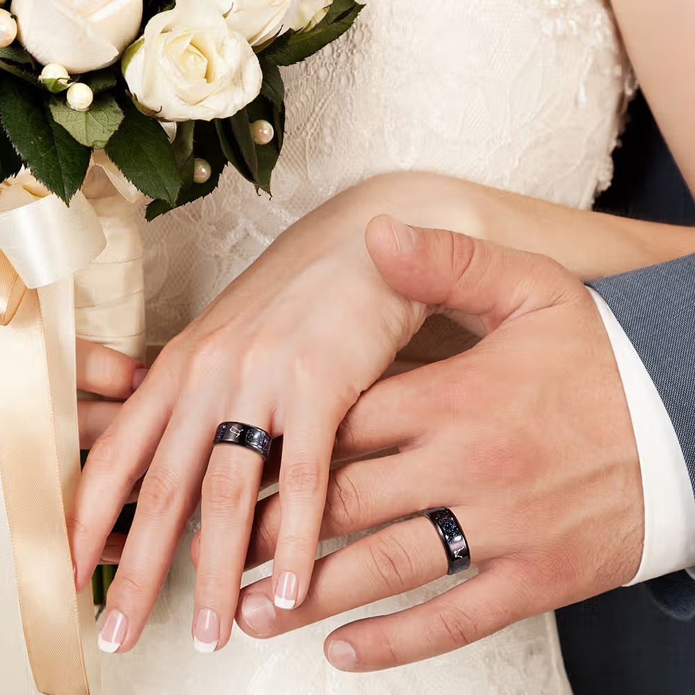 Deux signes, deux bagues personnalisées : une idée de cadeau pour couple autour de l’astrologie
