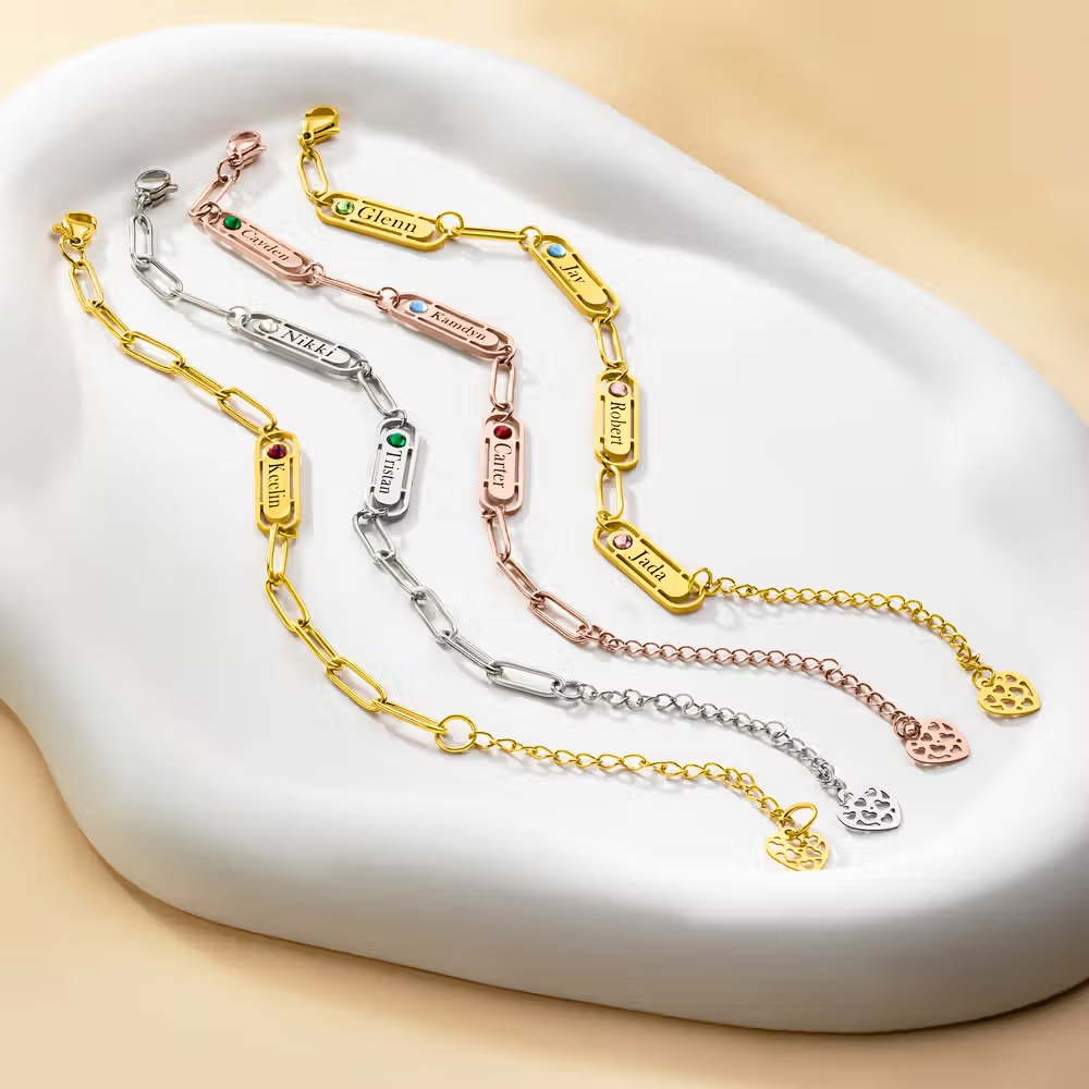 Bracelet personnalisé avec prénoms et pierres de naissance : un bijou qui célèbre les liens familiaux