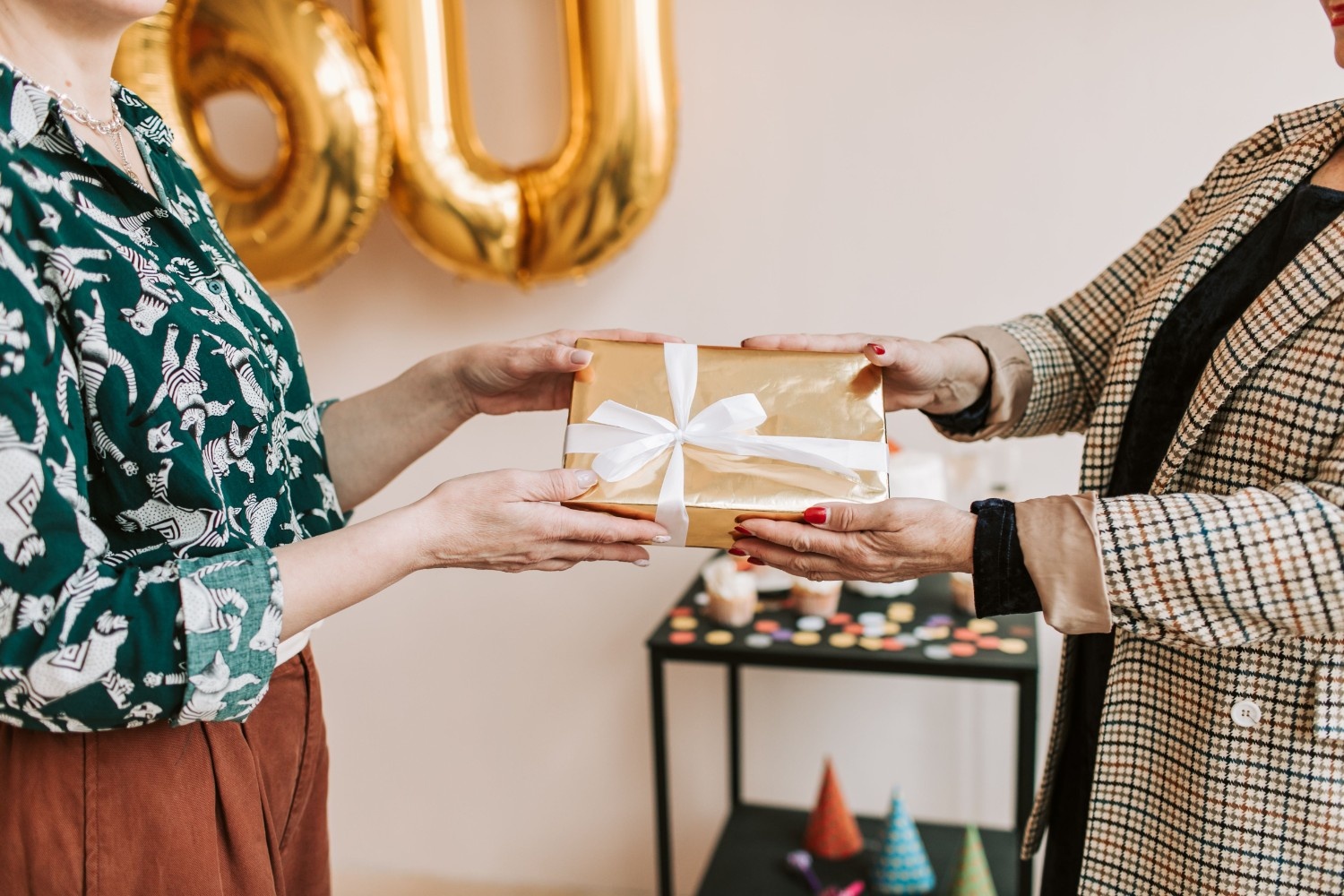 10 idées de cadeaux pour une femme Vierge : des cadeaux personnalisés qui lui feront plaisir