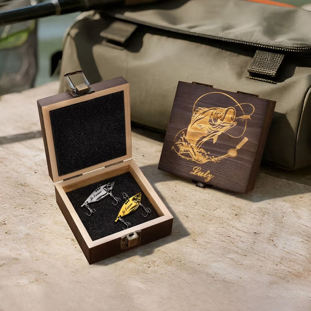 Quel cadeau personnalisé offrir à un passionné de pêche ? Découvrez le coffret de leurres gravés unique