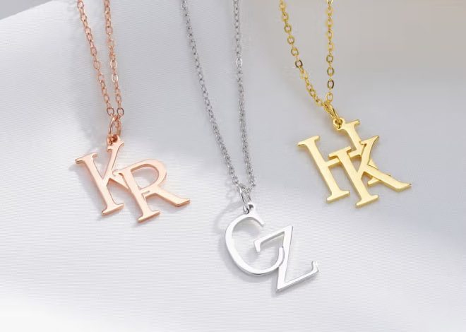 Collier double initiale personnalisé : un bijou minimaliste qui symbolise un lien unique