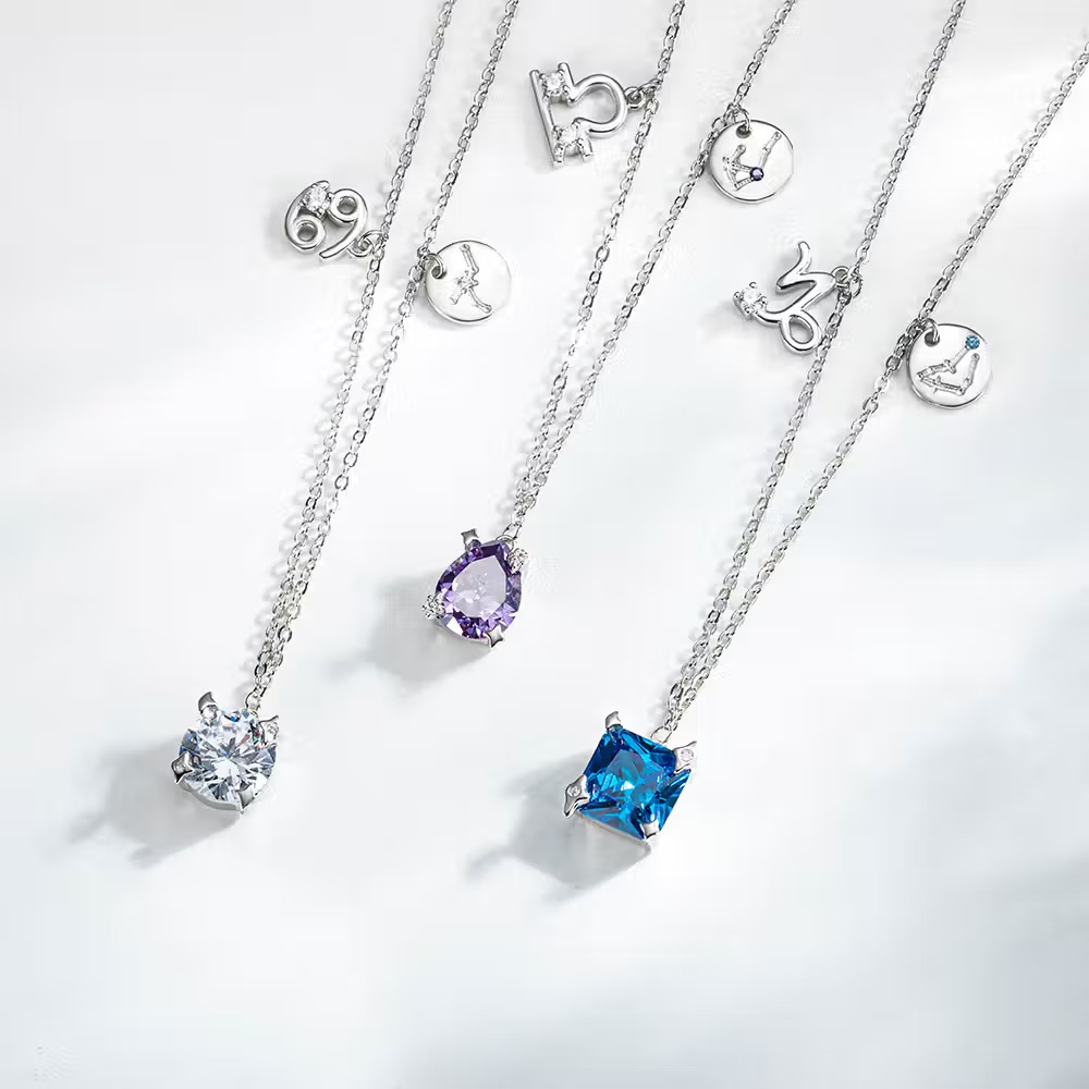 Un collier astrologique qui lui ressemble : signe du zodiaque, constellation et pierre de naissance