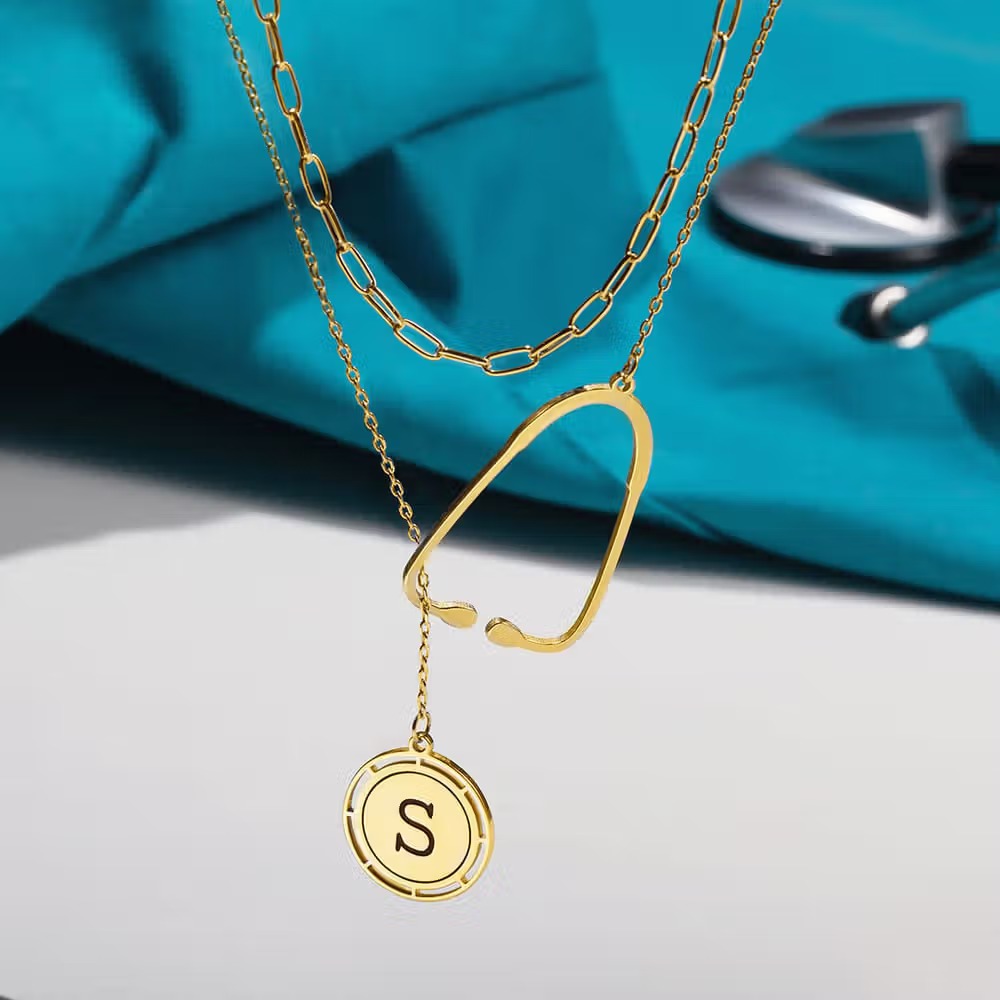 Collier stéthoscope personnalisé : une attention symbolique pour les infirmières