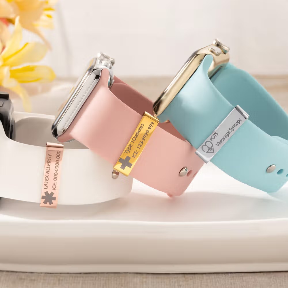 Étiquette médicale pour bracelet de montre : à quoi sert ce petit accessoire en cas d’urgence ?