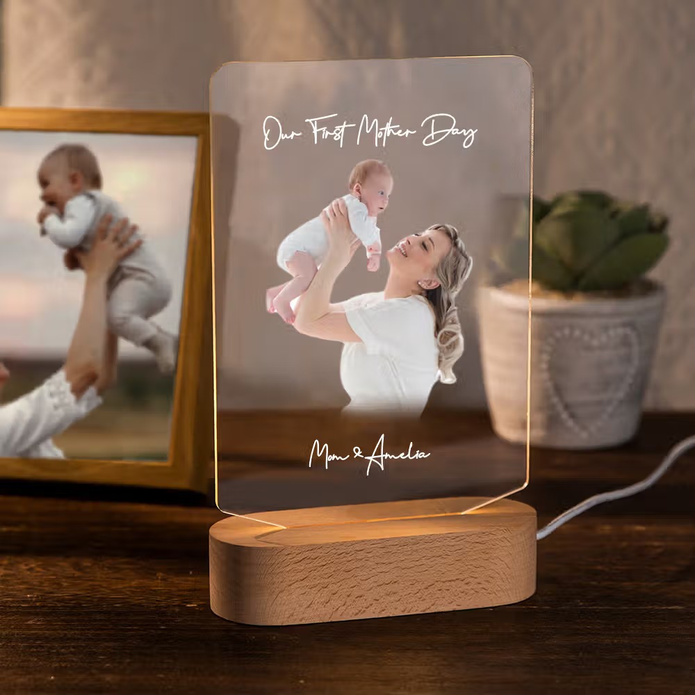 Quel cadeau offrir à une jeune maman ? La plaque photo qui transforme un souvenir en lumière