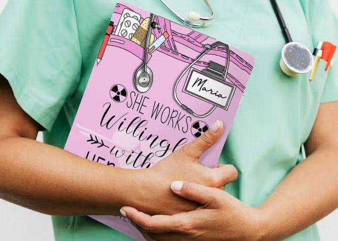 Le Porte-Bloc Personnalisé : Le Cadeau Utile et Touchant pour Honorer Nos Soignants