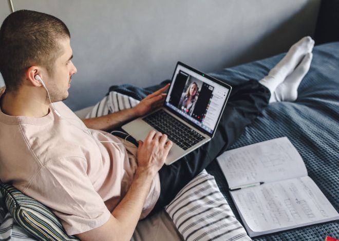 Comment garder une relation à distance forte ? 8 petites attentions qui font vraiment la différence