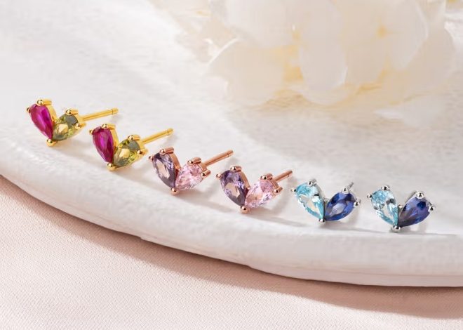 Boucles d’oreilles cœur symétrique en argent sterling : le bijou minimaliste aux pierres de naissance