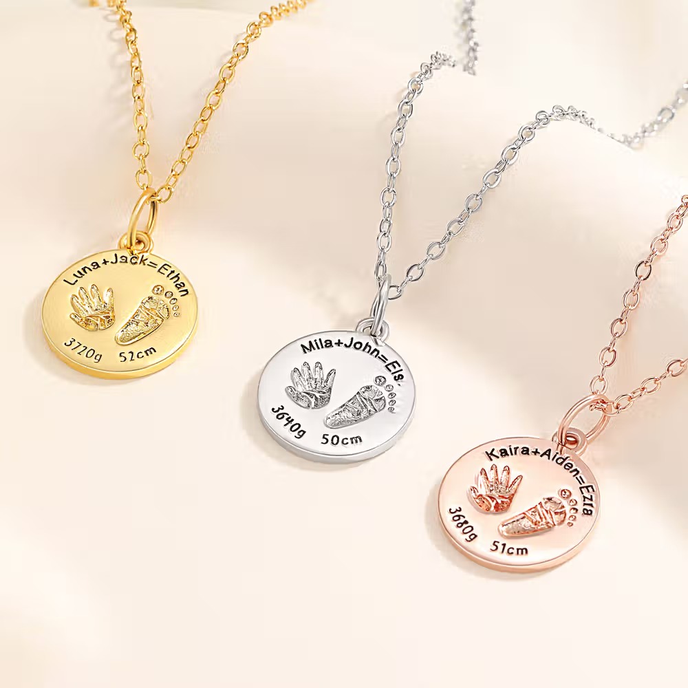 Collier empreinte bébé personnalisé : le bijou de naissance inoubliable pour jeune maman