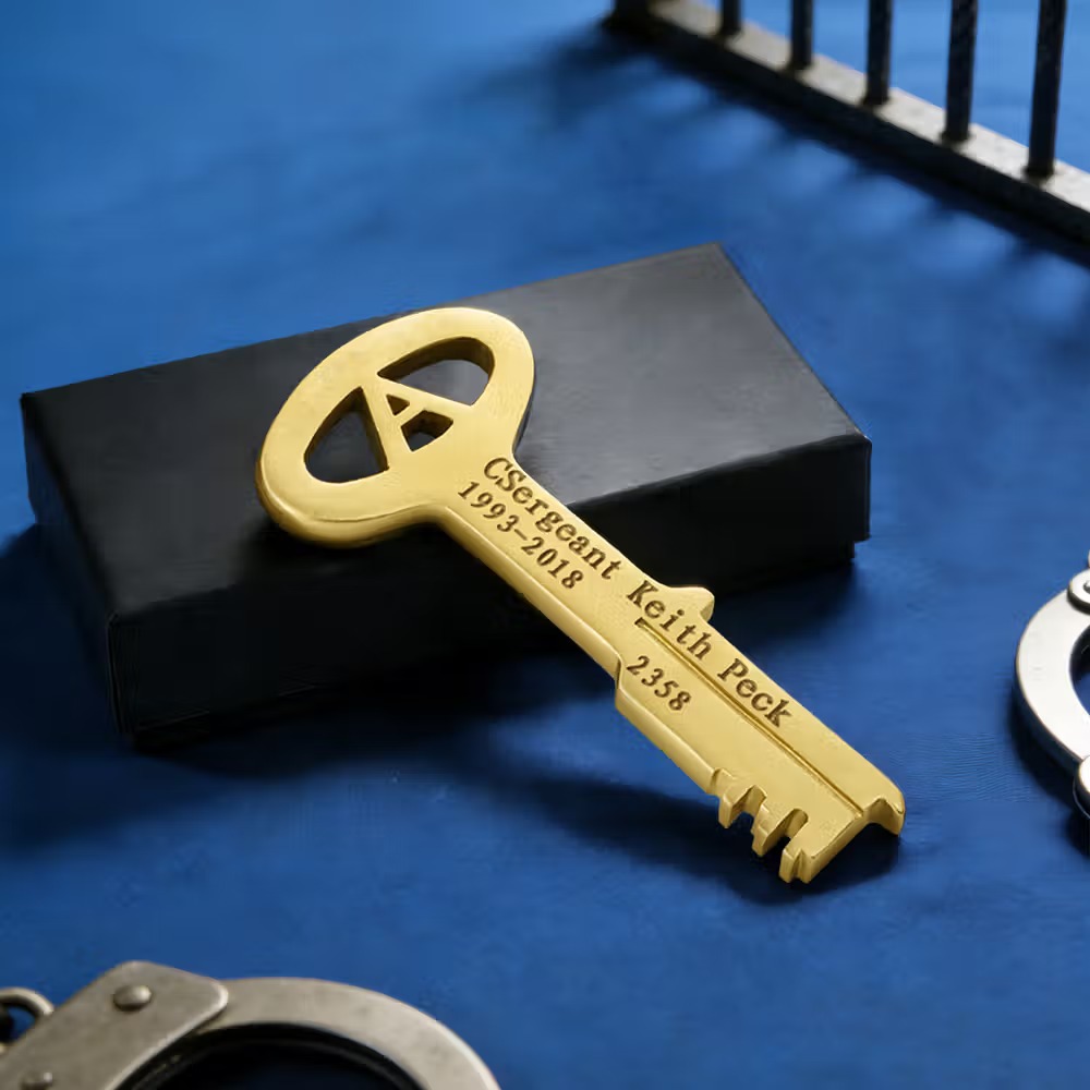 Réplique de clé de prison personnalisée : le cadeau de retraite ultime pour gardien de prison