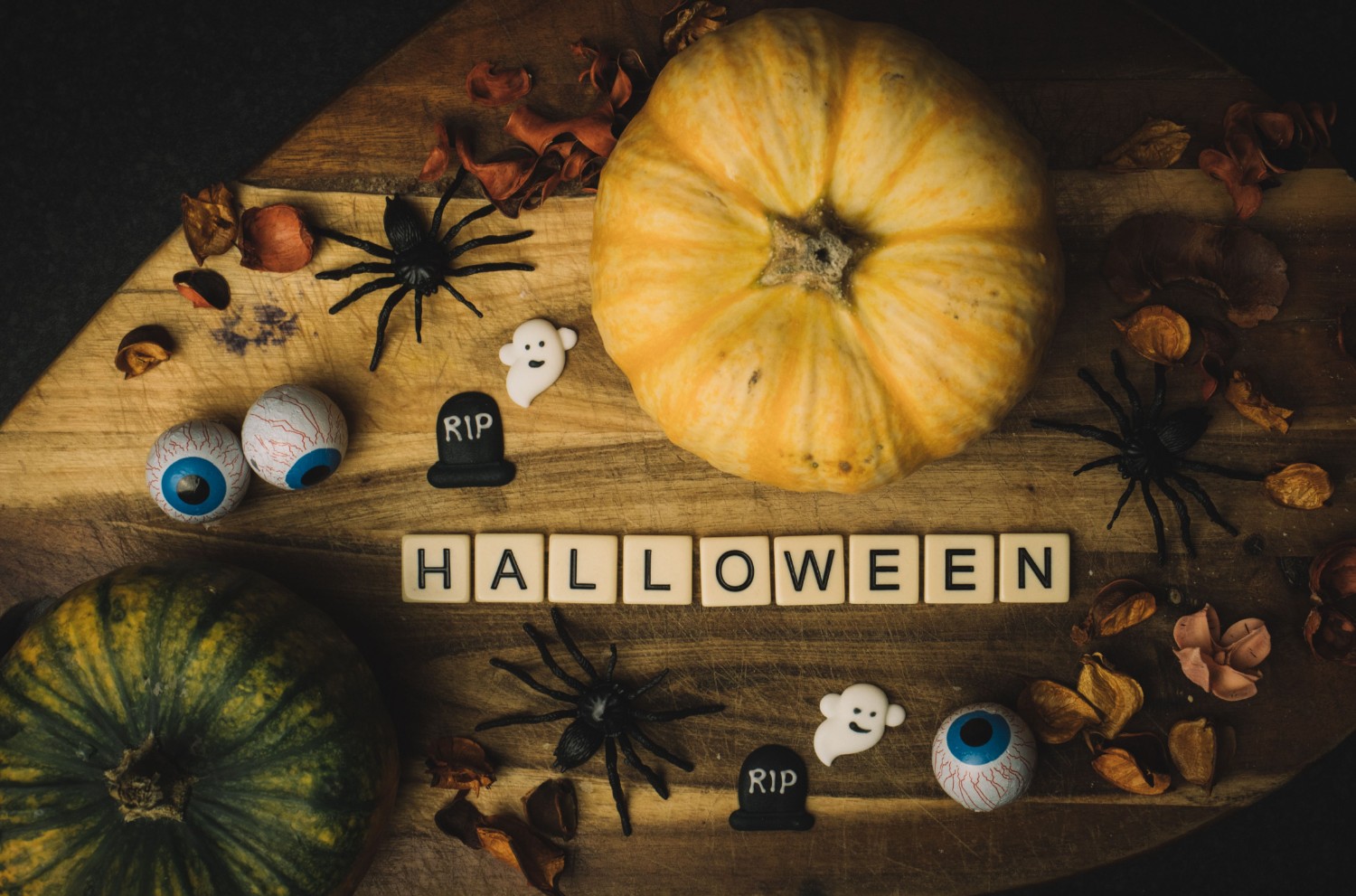 Déco d’Halloween : Pourquoi les Coussins Personnalisés Sont le Must-Have de cet Automne ?