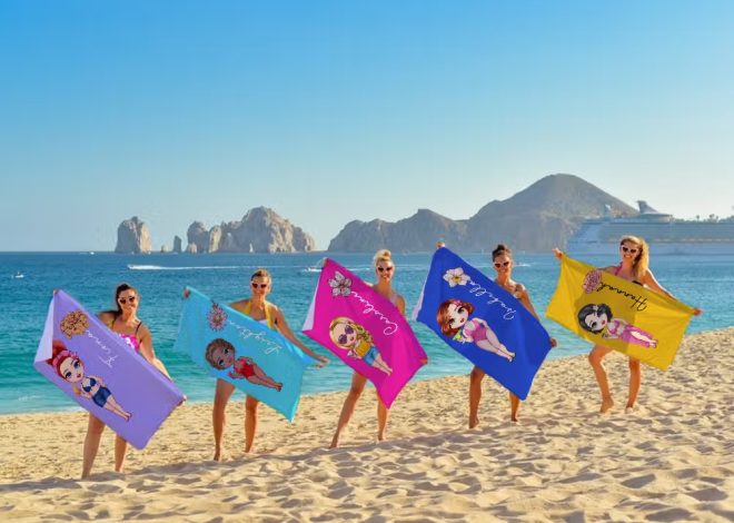 Préparez vos vacances avec la serviette de plage personnalisée avec personnage et fleur de naissance