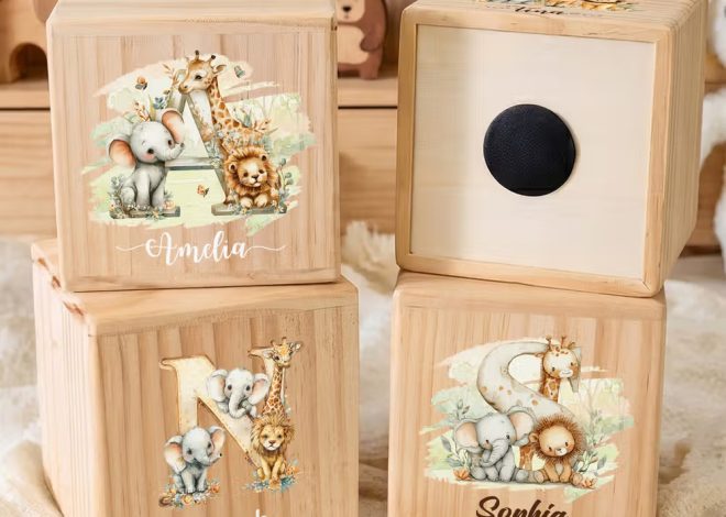 Tirelire en bois personnalisée avec initiale et animaux : la décoration ludique et éducative pour chambre d’enfant