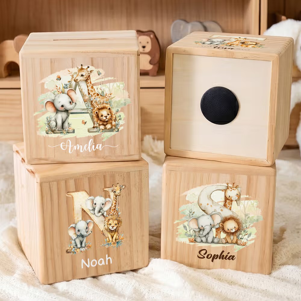 Tirelire en bois personnalisée avec initiale et animaux : la décoration ludique et éducative pour chambre d’enfant