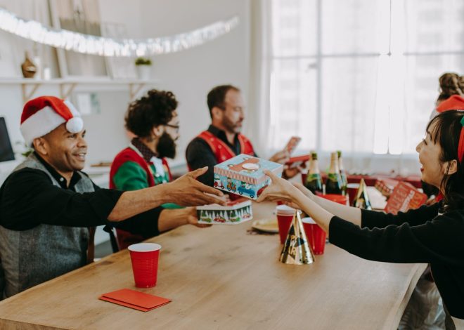 Comment organiser un Secret Santa parfait au bureau ou en famille ?