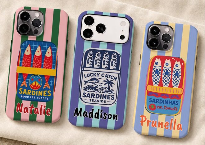 Coque de téléphone vintage personnalisée “Boîte de Sardines” : l’accessoire estival incontournable